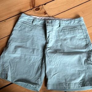 2/40$ Athleta green shorts 9 inch